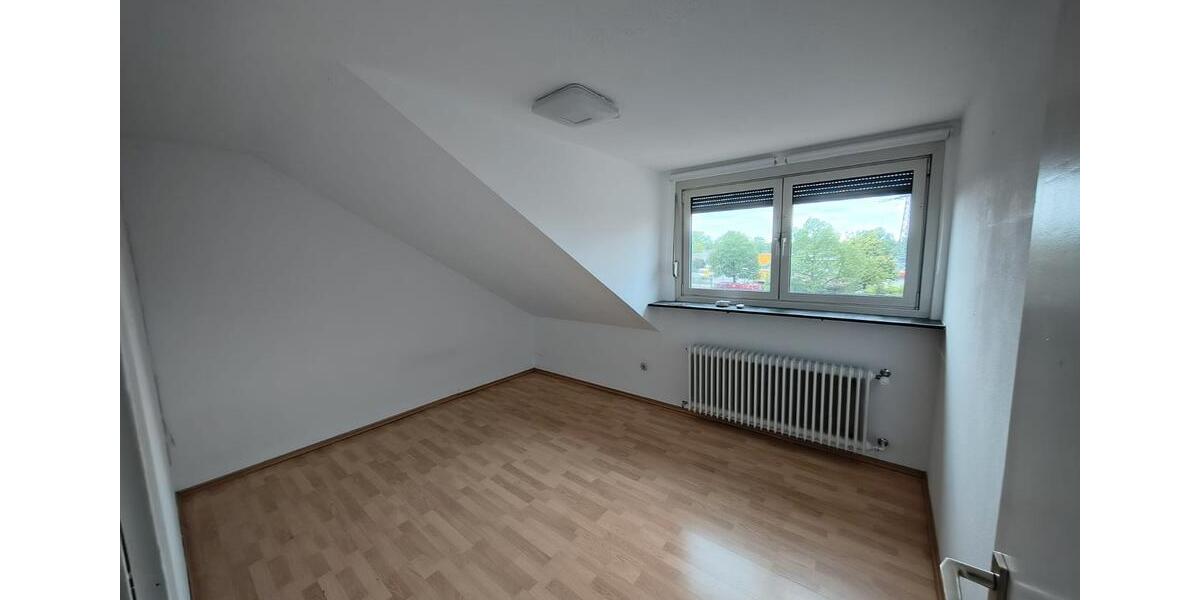 Dachgeschoßwohnung Erlangen Am Anger - 3 Zimmer, 45 m&sup2;, 700&euro; | Angebot:26549938