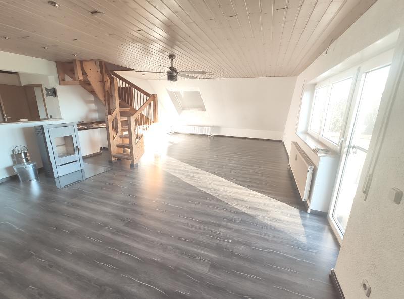 Große Maisonette mit Klimaanlagen (aktuell in 2 Wohnungen unterteilt) mit 2 Balkonen, 2 Einbauküchen und 2 Stellplätzen - Etagenwohnung Hausen | Angebot:20238797