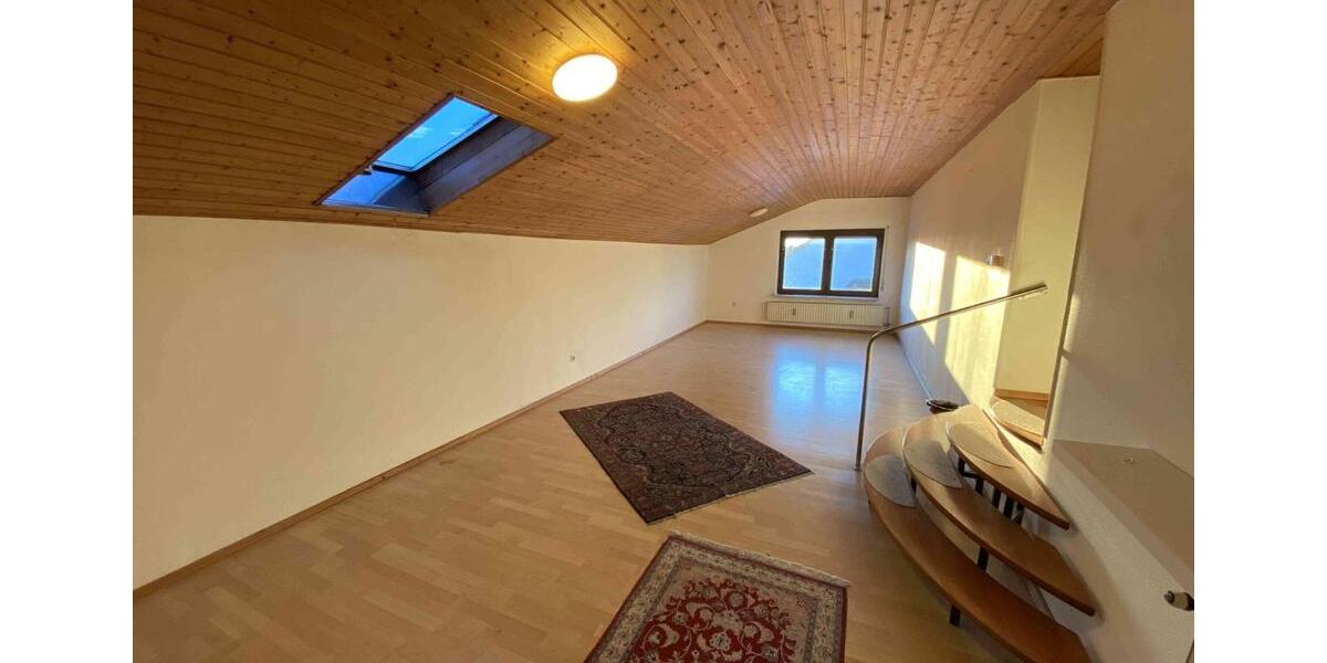 Dachgeschoßwohnung Aurachtal - 3 Zimmer, 105 m&sup2;, 900&euro; | Angebot:25403433