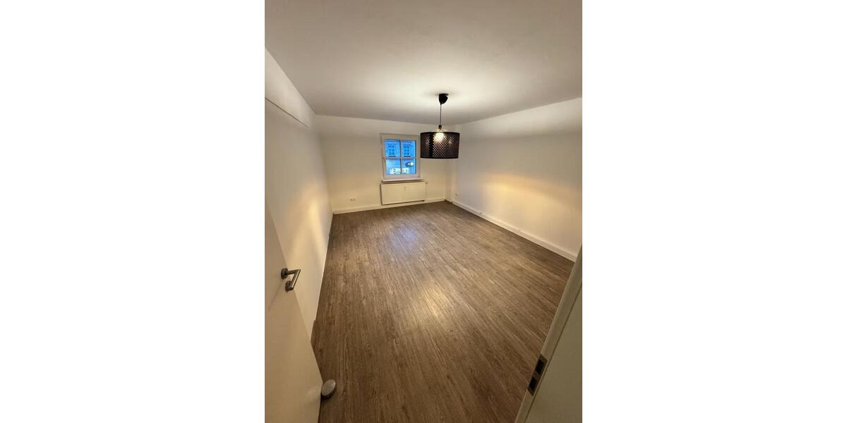 Etagenwohnung Eckental - 6 Zimmer, 180 m&sup2;, 1.350&euro; | Angebot:25853985