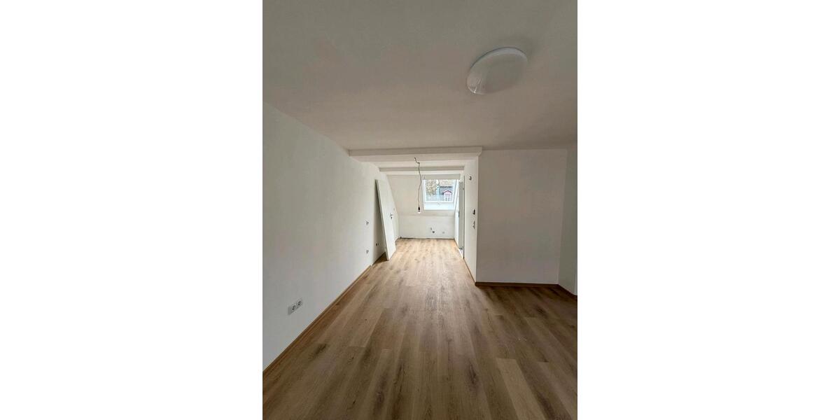 Dachgeschoßwohnung Nürnberg Eberhardshof - 3 Zimmer, 55 m&sup2;, 900&euro; | Angebot:26560528