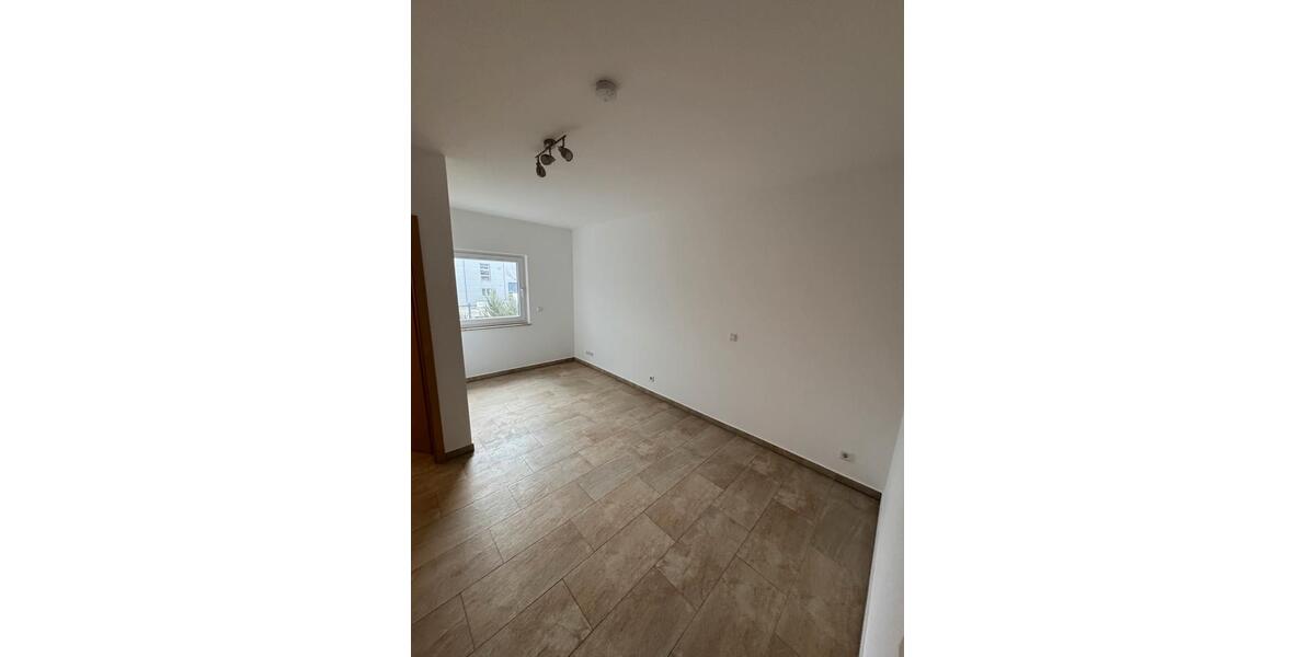 Etagenwohnung Roßtal - 3 Zimmer, 70 m&sup2;, 900&euro; | Angebot:25663306