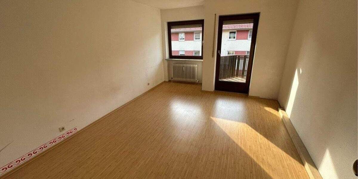Etagenwohnung Erlangen Innenstadt - 2 Zimmer, 63 m&sup2;, 270.000&euro; | Angebot:25671212