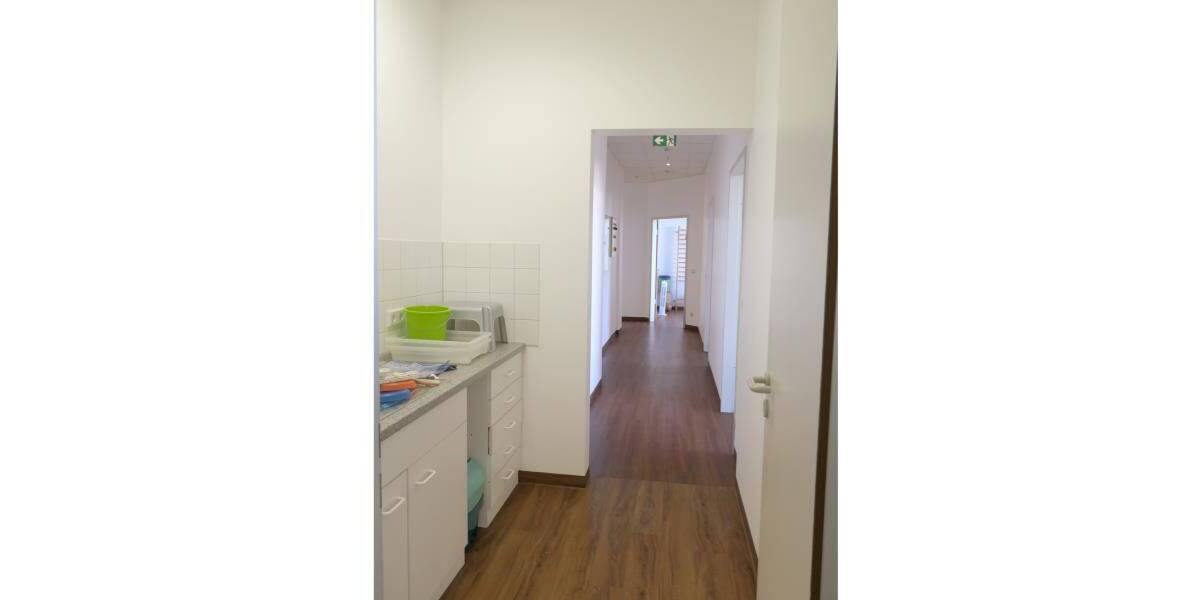 Gewerbeobjekt Nürnberg Wetzendorf - 6 Zimmer, 182 m&sup2;, 2.200&euro; | Angebot:25799116