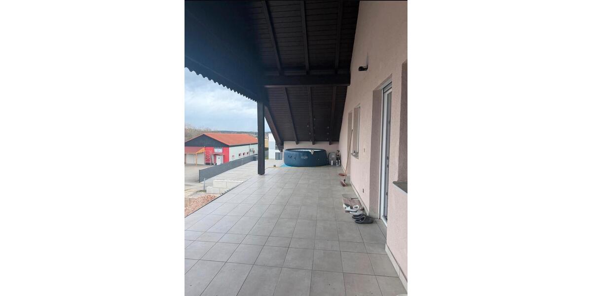 Dachgeschoßwohnung Oberreichenbach - 2 Zimmer, 130 m&sup2;, 1.500&euro; | Angebot:25598849