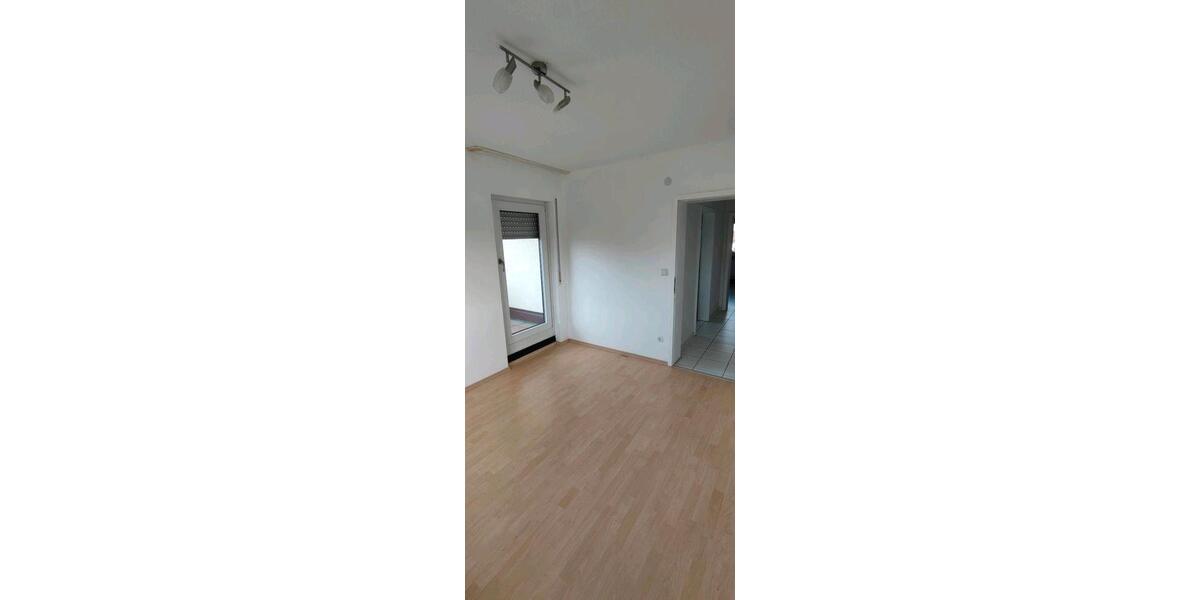Etagenwohnung Oberasbach - 2 Zimmer, 90 m&sup2;, 1.250&euro; | Angebot:26498632
