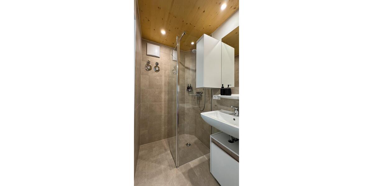 Dachgeschoßwohnung Erlangen Am Anger - 1 Zimmer, 27 m&sup2;, 900&euro; | Angebot:25170209