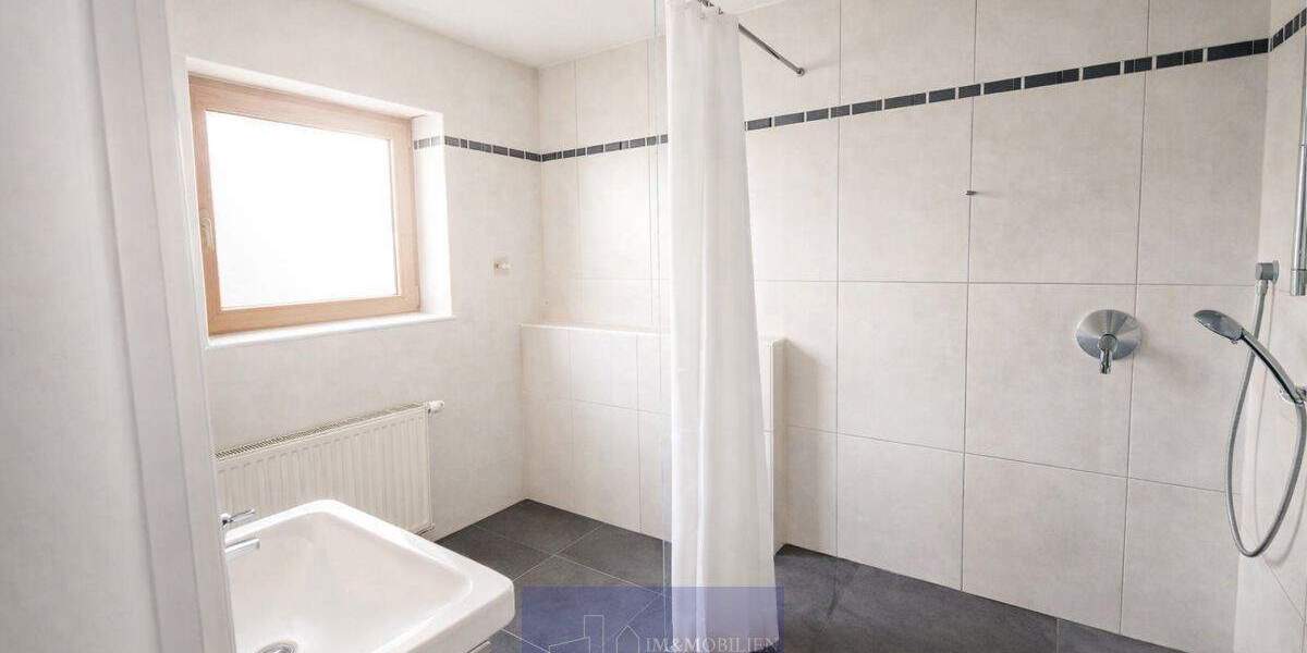 Etagenwohnung Adelsdorf - 8 Zimmer, 207 m&sup2;, 438.000&euro; | Angebot:25899007