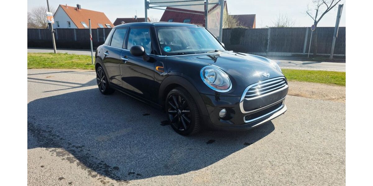 Mini ONE 121.672 km 7.999 &euro; Nürnberg 90429