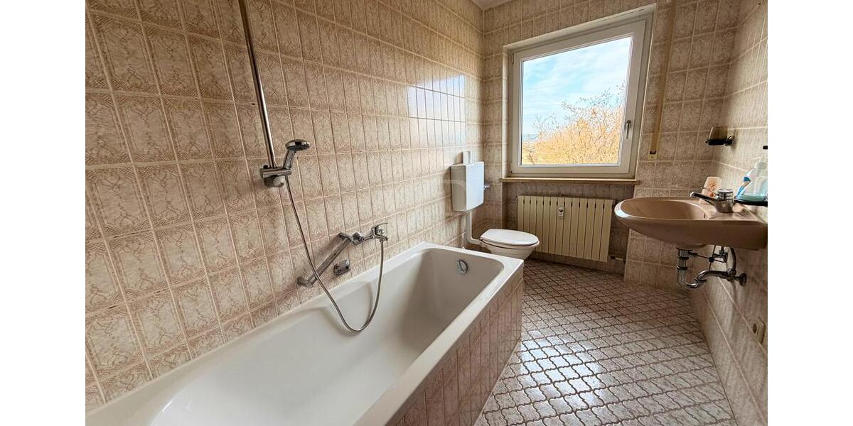 Etagenwohnung Neustadt an der Aisch - 5.5 Zimmer, 120 m&sup2;, 900&euro; | Angebot:25215765