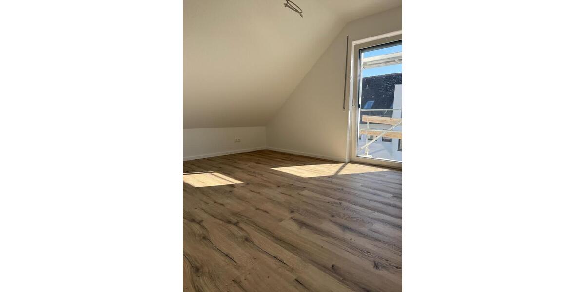 Dachgeschoßwohnung Leinburg - 3 Zimmer, 95 m&sup2;, 1.483&euro; | Angebot:24744600