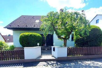 Haus Cadolzburg - 9 Zimmer, 245 m&sup2;, 655.000&euro; | Angebot:25654284