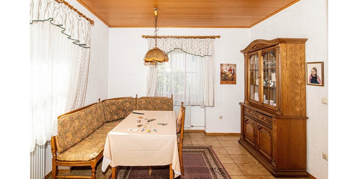 Charmantes Zweifamilienhaus mit drei Garagen und großem Garten - Zweifamilienhaus Kötzting | Angebot:24605834