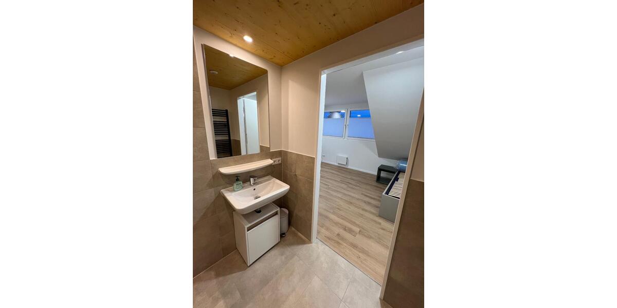 Dachgeschoßwohnung Erlangen Am Anger - 1 Zimmer, 24 m&sup2;, 700&euro; | Angebot:25872180