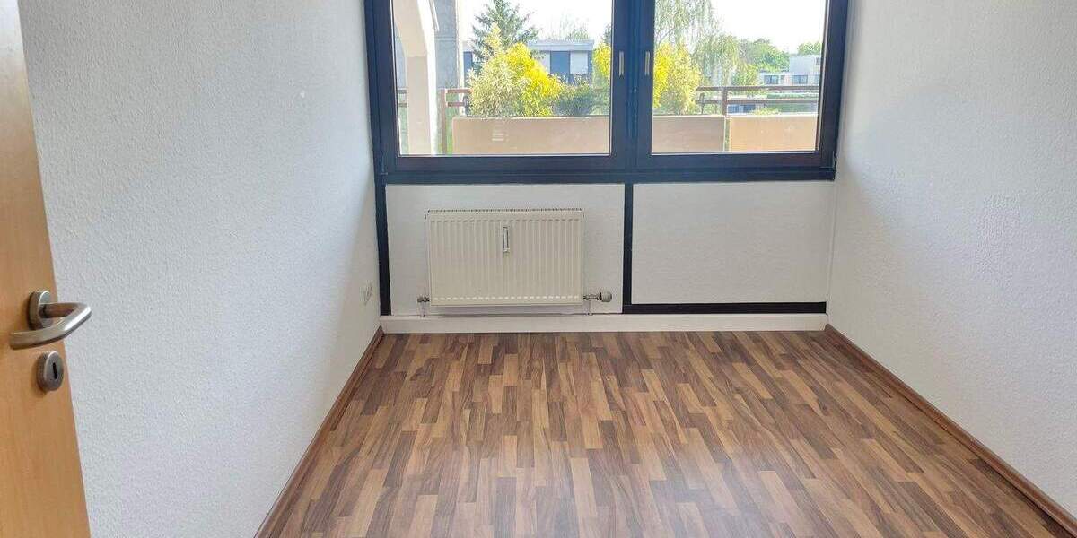 Etagenwohnung Nürnberg Langwasser - 3 Zimmer, 95 m&sup2;, 1.080&euro; | Angebot:25668717