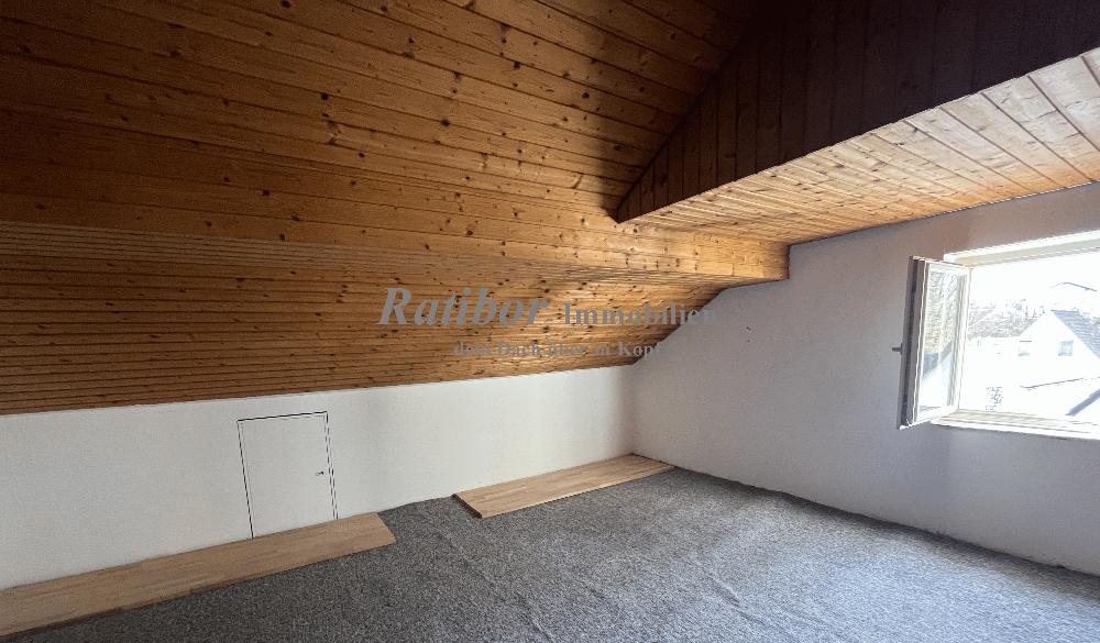 Geräumiges Einfamilienhaus mit Garage und Blick ins Grüne in Roth - Einfamilienhaus Roth | Angebot:25839080