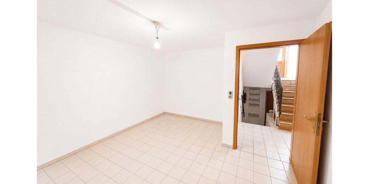 Doppelhaushälfte Forchheim - 5 Zimmer, 120 m&sup2;, 1.900&euro; | Angebot:26560625