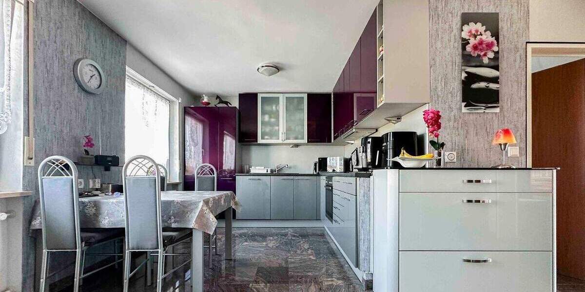 Doppelhaushälfte Nürnberg Schweinau - 8 Zimmer, 179 m&sup2;, 589.000&euro; | Angebot:25718326