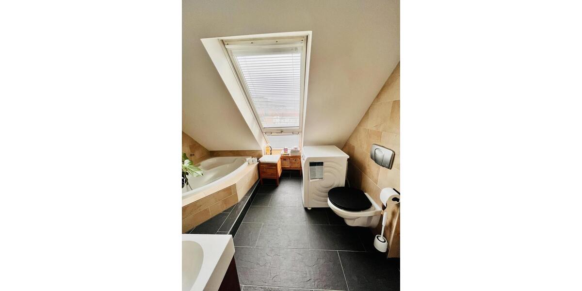 Dachgeschoßwohnung Nürnberg Hasenbuck - 3 Zimmer, 65 m&sup2;, 1.200&euro; | Angebot:26544452