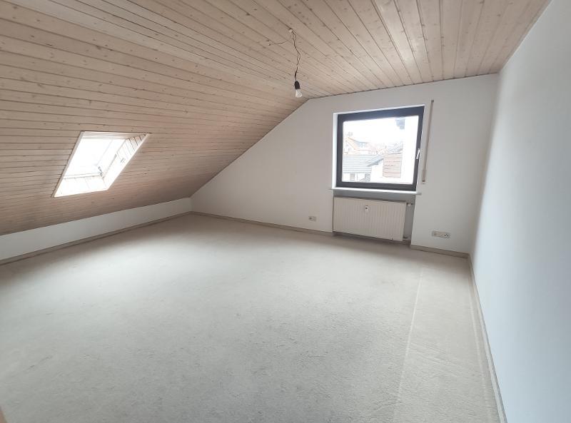 3 Zi. DG Wohnung mit Küche, Gartenmitbenutzung und Stellplatz - Etagenwohnung Weisendorf | Angebot:24351111