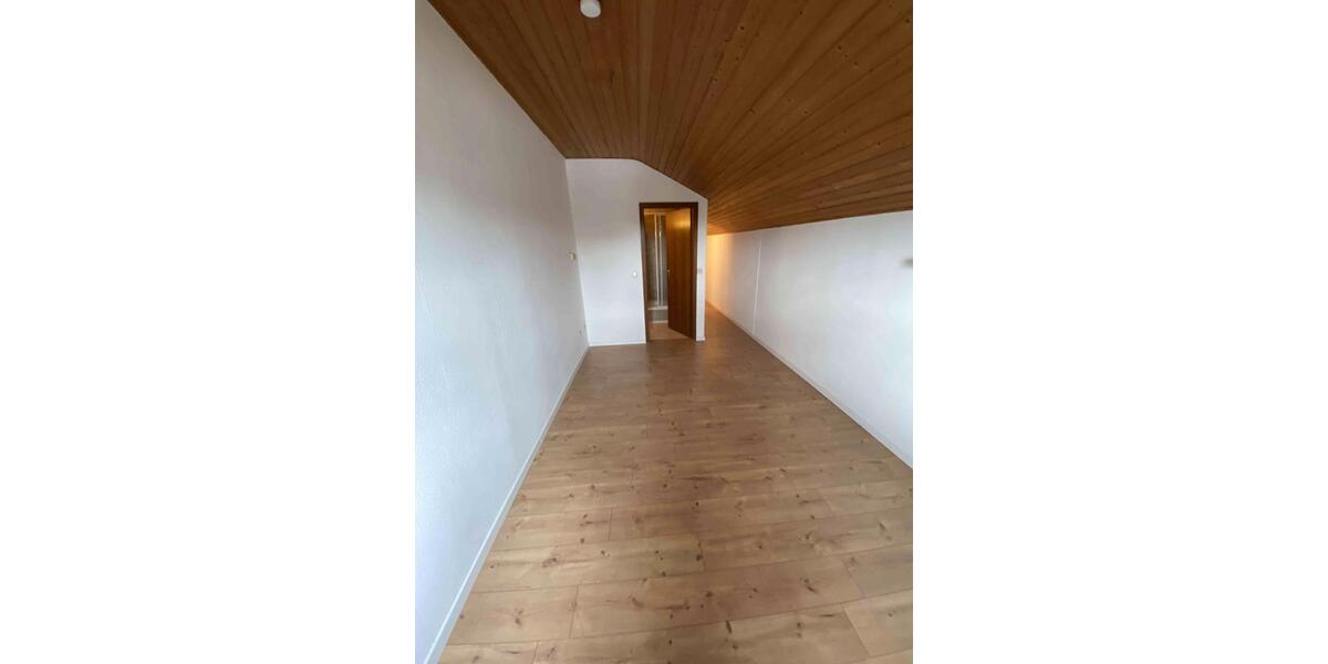 Etagenwohnung Aurachtal - 3 Zimmer, 105 m&sup2;, 900&euro; | Angebot:26022265