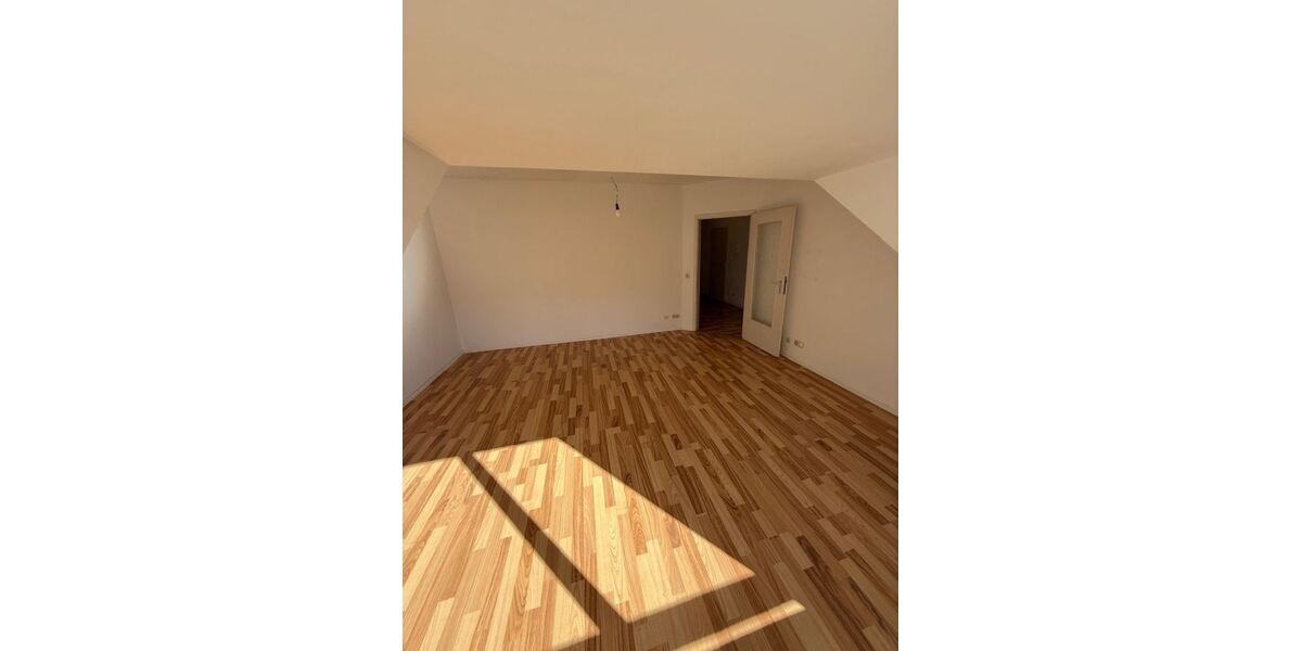 Lichtdurchflutete 3-Zimmer-Dachgeschosswohnung mit Südwestbalkon in Schwand - 3- Schwandstetten Schwand | Angebot:27621624