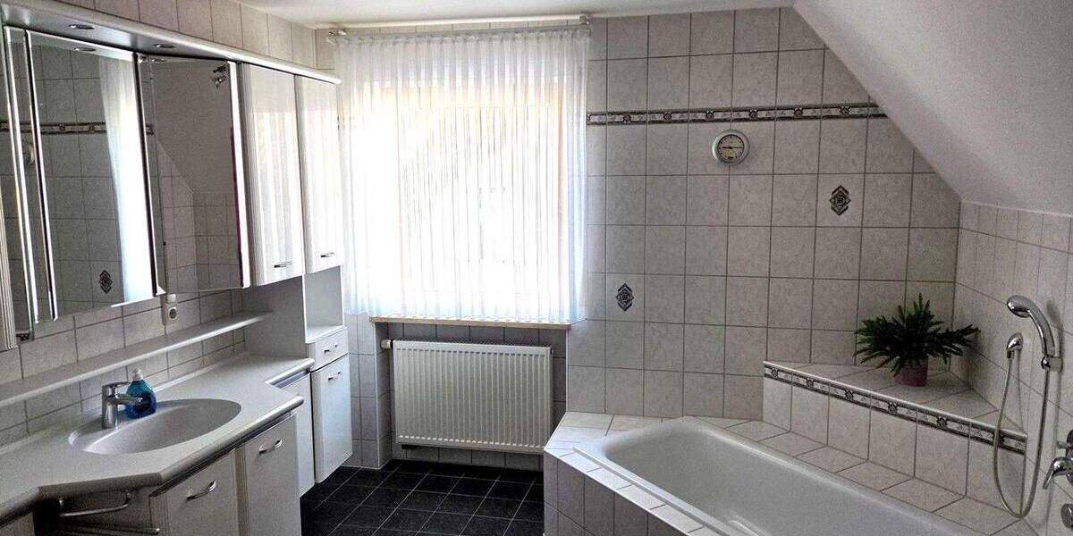 Einfamilienhaus Roßtal - 6 Zimmer, 162 m&sup2;, 849.000&euro; | Angebot:25711087