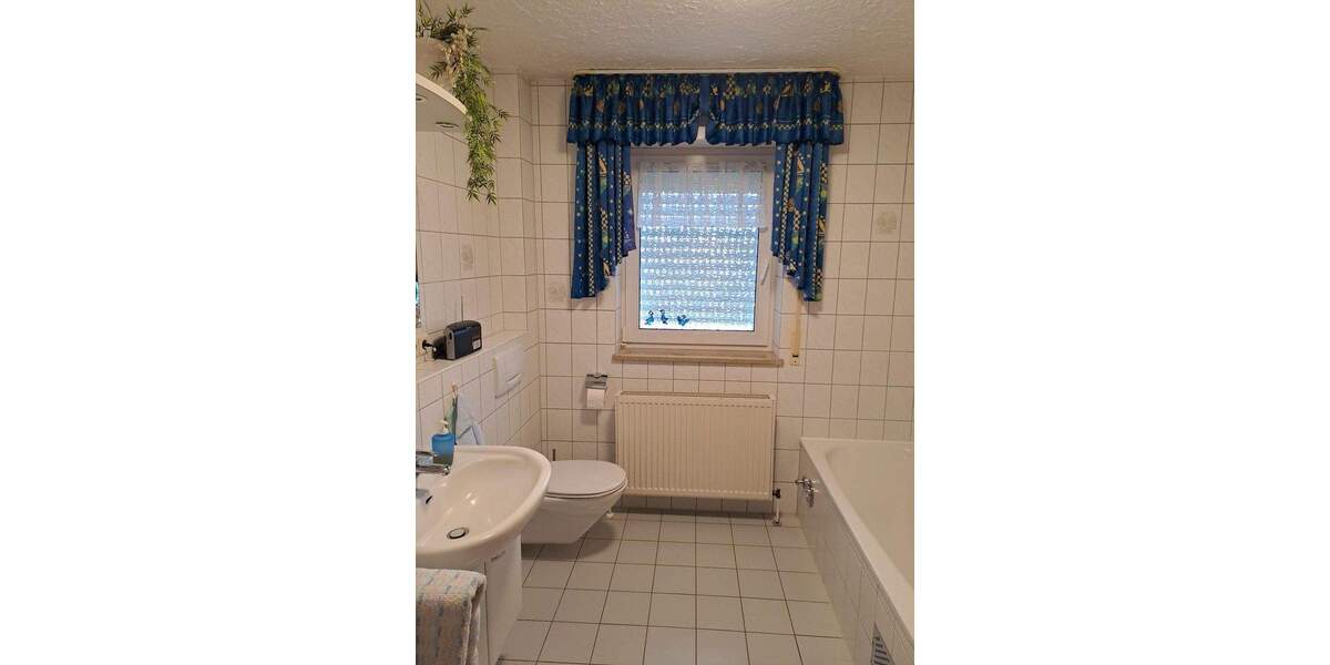Etagenwohnung Adelsdorf - 4 Zimmer, 90 m&sup2;, 1.040&euro; | Angebot:25741981