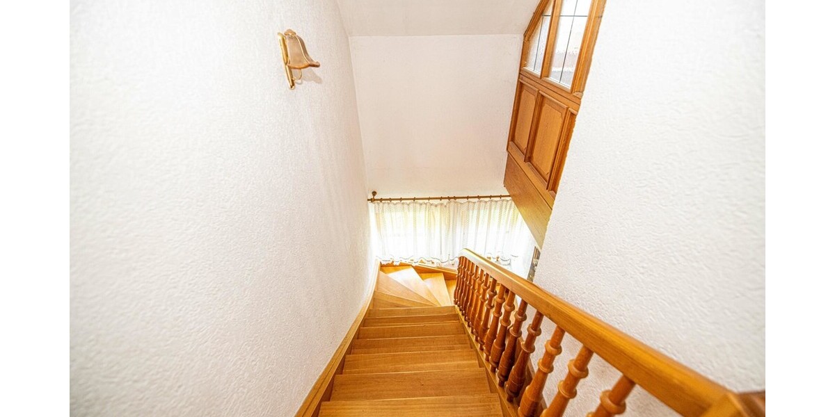 Charmantes Zweifamilienhaus mit drei Garagen und großem Garten - Zweifamilienhaus Kötzting | Angebot:24605834