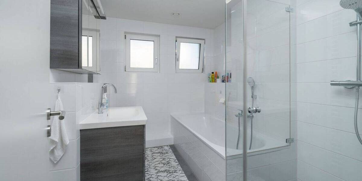 Mehrfamilienhaus, Wohnhaus Adelsdorf - 4 Zimmer, 138 m&sup2;, 570.000&euro; | Angebot:26036905