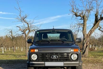 Lada Niva 39.500 km 13.700 &euro; Langensendelbach 91094