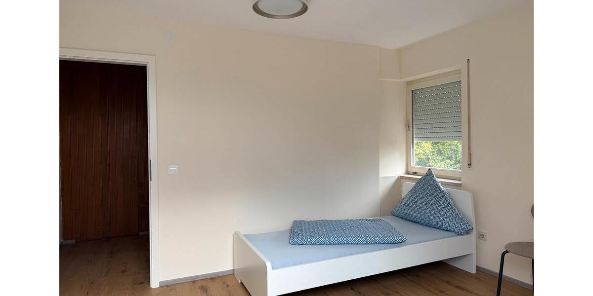 Dachgeschoßwohnung Fürth Bislohe - 3 Zimmer, 60 m&sup2;, 1.100&euro; | Angebot:25382348