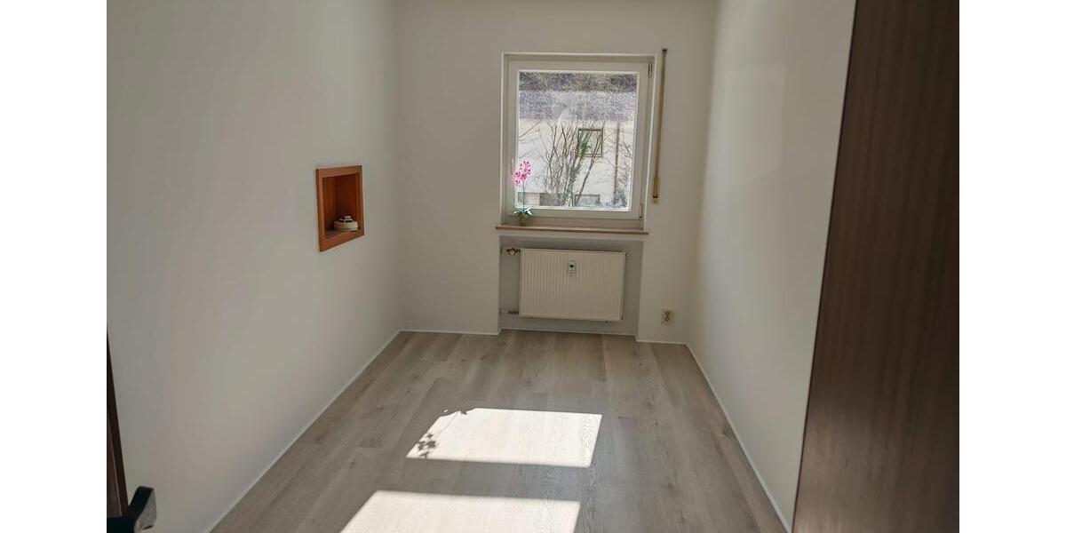 Etagenwohnung Uttenreuth - 3 Zimmer, 89 m&sup2;, 1.200&euro; | Angebot:25350349