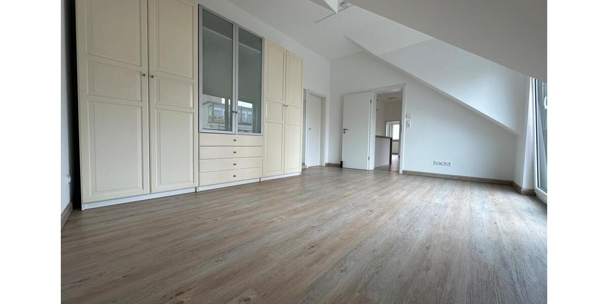 Dachgeschoßwohnung Schwabach - 3 Zimmer, 80 m&sup2;, 1.250&euro; | Angebot:25813971