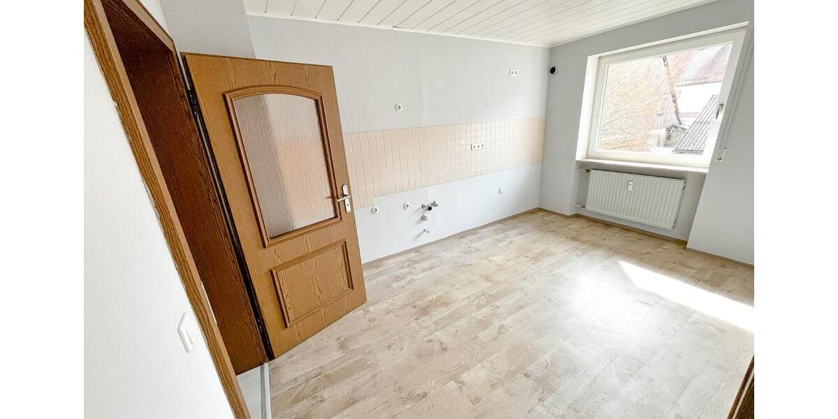 Etagenwohnung Pyrbaum - 5 Zimmer, 123 m&sup2;, 990&euro; | Angebot:25859935