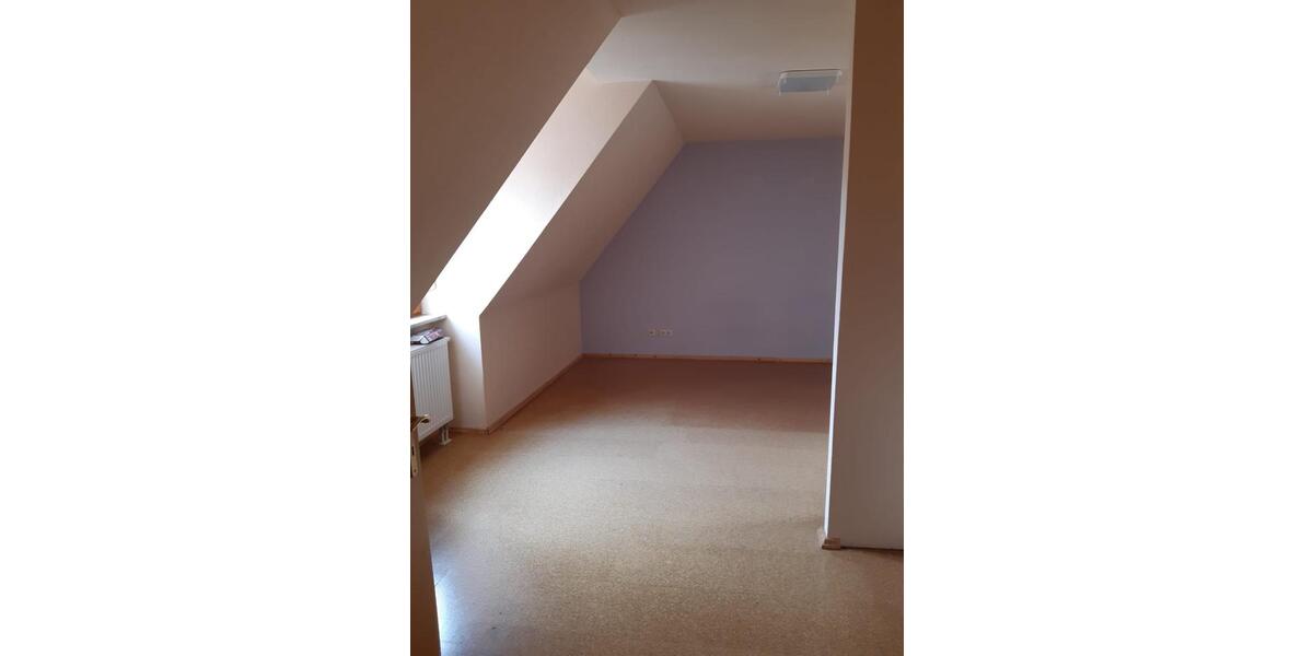 Dachgeschoßwohnung Gerhardshofen - 5 Zimmer, 109 m&sup2;, 850&euro; | Angebot:25855009