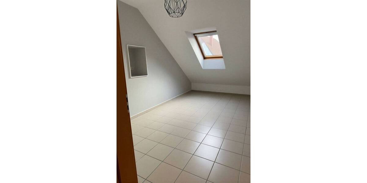 Etagenwohnung Erlangen Frauenaurach - 2 Zimmer, 117 m&sup2;, 1.200&euro; | Angebot:26092188