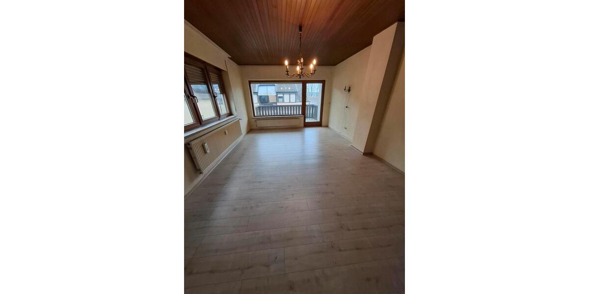 Etagenwohnung Gerhardshofen - 5 Zimmer, 125 m&sup2;, 820&euro; | Angebot:25764451