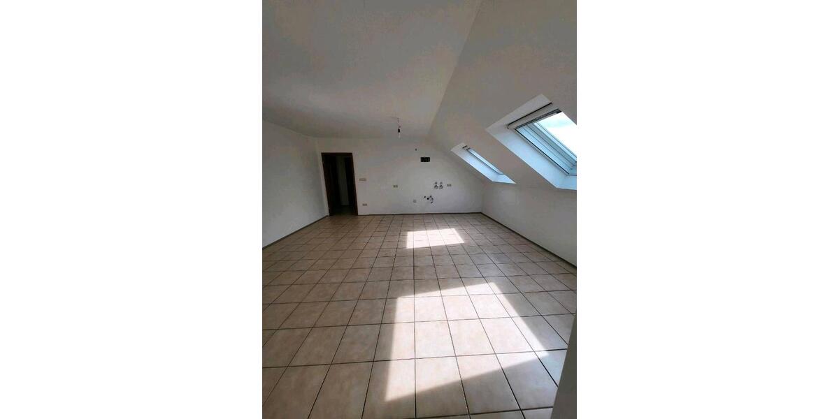 Dachgeschoßwohnung Nürnberg Gibitzenhof - 3.5 Zimmer, 100 m&sup2;, 900&euro; | Angebot:26416477