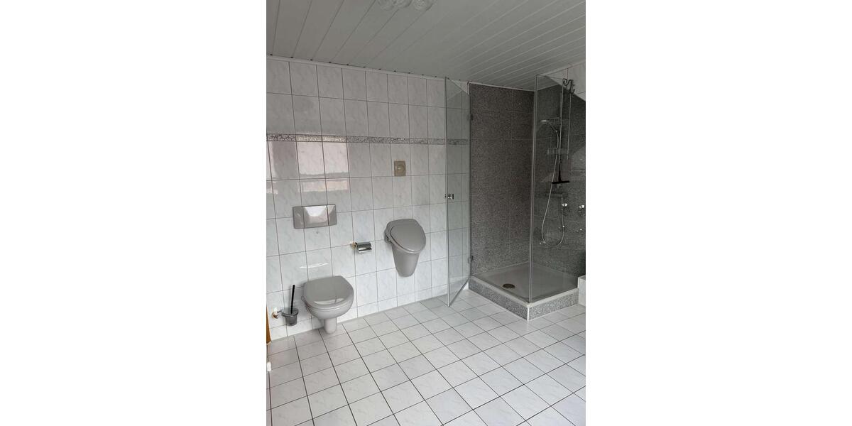 Etagenwohnung Erlangen Alterlangen - 3 Zimmer, 117 m&sup2;, 1.500&euro; | Angebot:25882988