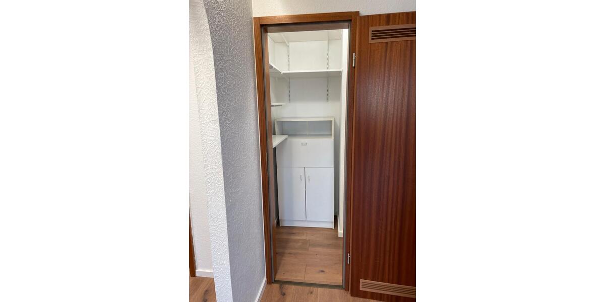 Etagenwohnung Uttenreuth - 3 Zimmer, 95 m&sup2;, 1.350&euro; | Angebot:25636489
