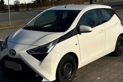Toyota Aygo (X) 80.000 km 8.990 &euro; Höchstadt 91315