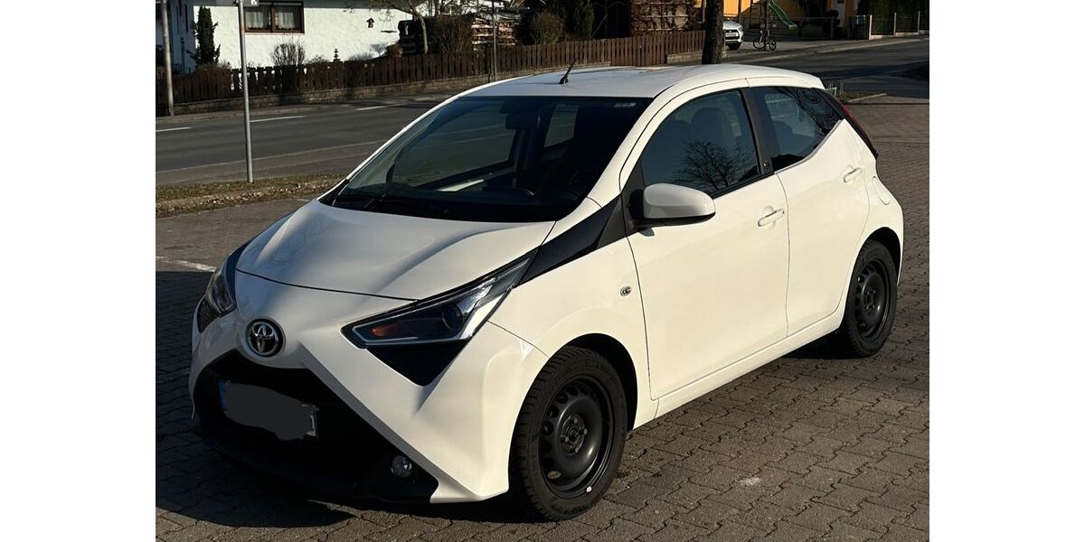 Toyota Aygo (X) 80.000 km 9.300 &euro; Höchstadt 91315