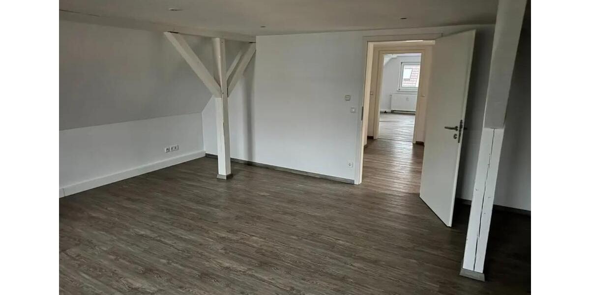 Etagenwohnung Eckental - 6 Zimmer, 180 m&sup2;, 1.350&euro; | Angebot:25853985