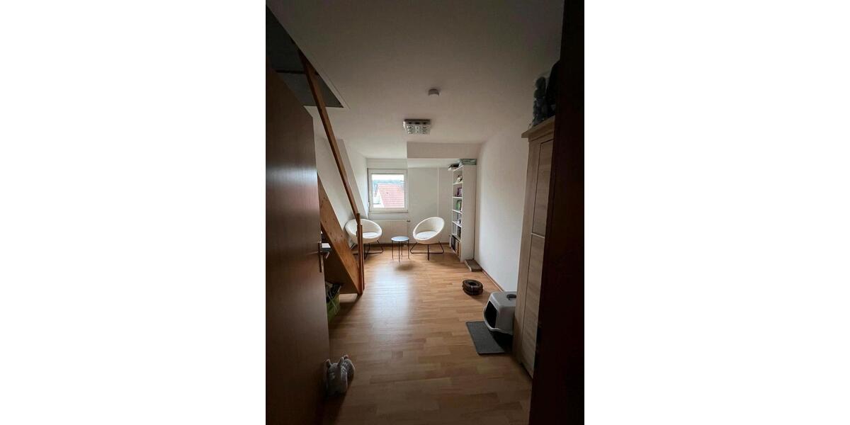 Dachgeschoßwohnung Zirndorf - 4.5 Zimmer, 120 m&sup2;, 1.300&euro; | Angebot:26598093
