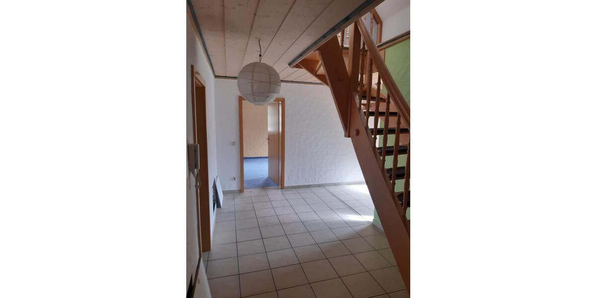 Dachgeschoßwohnung Gerhardshofen - 5 Zimmer, 109 m&sup2;, 850&euro; | Angebot:25855009