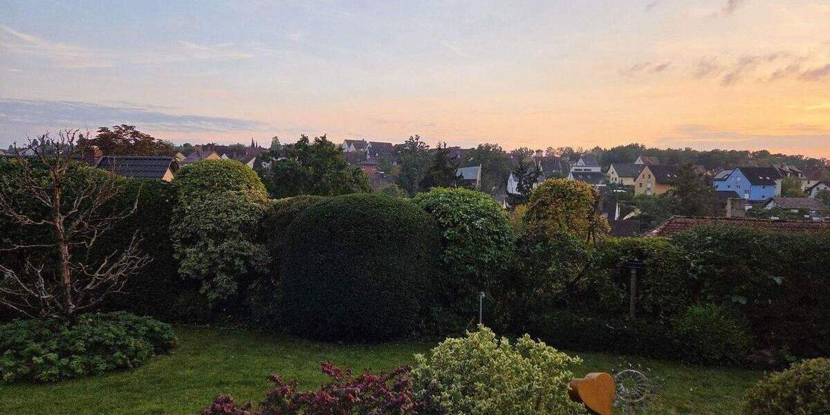 Einfamilienhaus Roßtal - 6 Zimmer, 162 m&sup2;, 849.000&euro; | Angebot:25711087