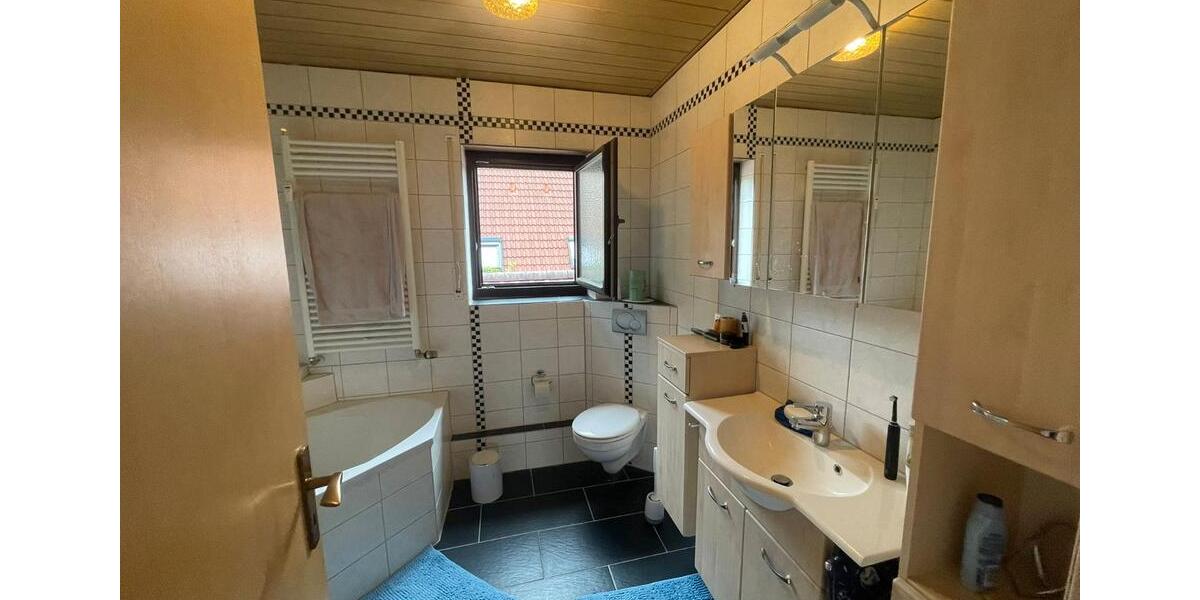 Dachgeschoßwohnung Erlangen Alterlangen - 3 Zimmer, 95 m&sup2;, 1.450&euro; | Angebot:26560512