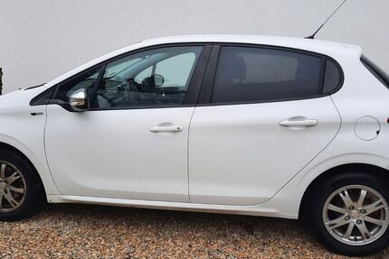 Peugeot 208 152.500 km 4.700 &euro; Ottensoos 91242