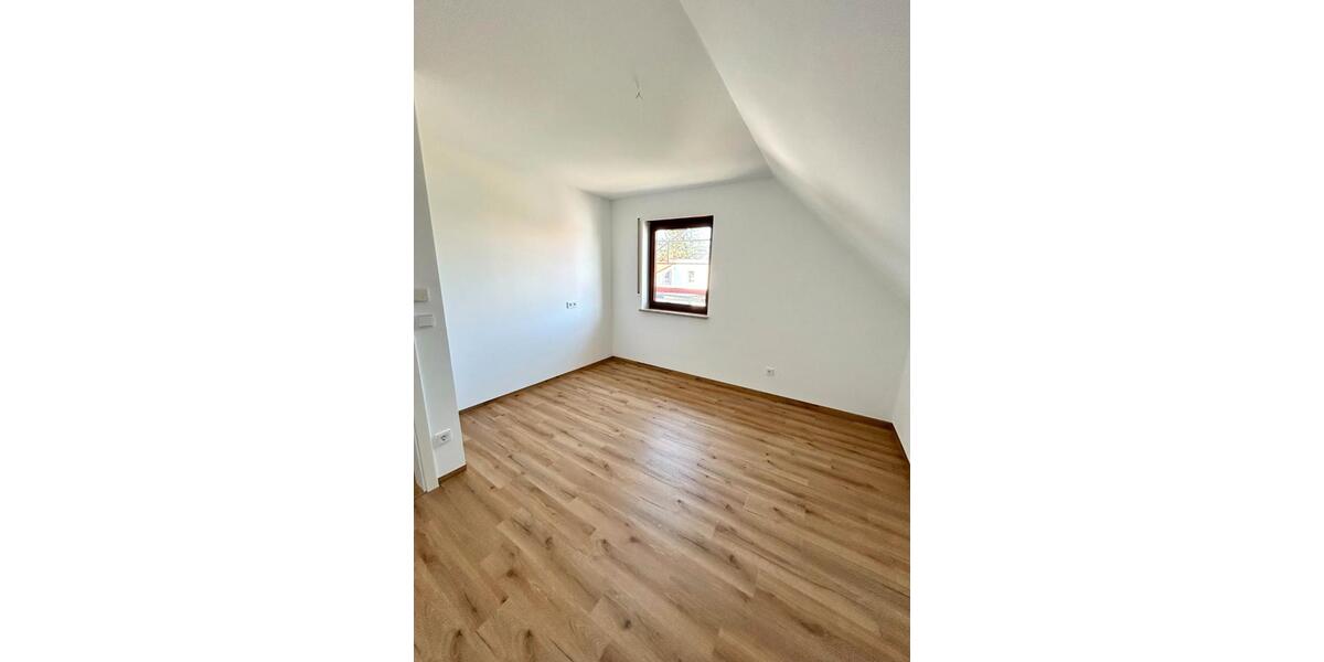 Dachgeschoßwohnung Fürth Bislohe - 3.5 Zimmer, 99 m&sup2;, 1.335&euro; | Angebot:26600559
